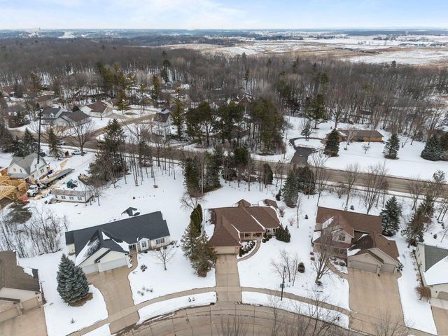 2104 STAFFORD LANE, Kaukauna, WI 54130