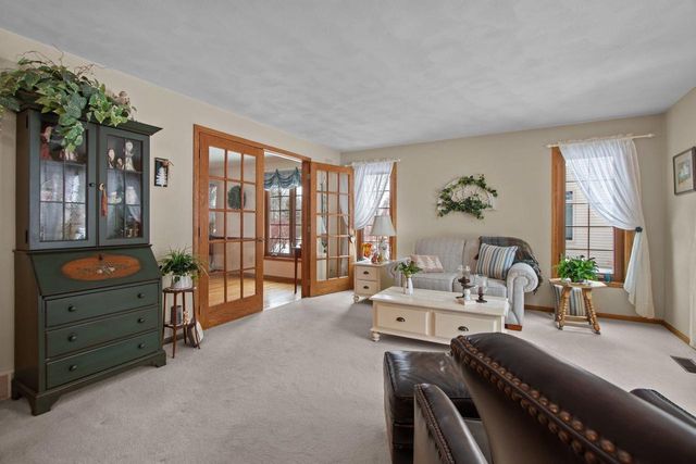 2104 STAFFORD LANE, Kaukauna, WI 54130