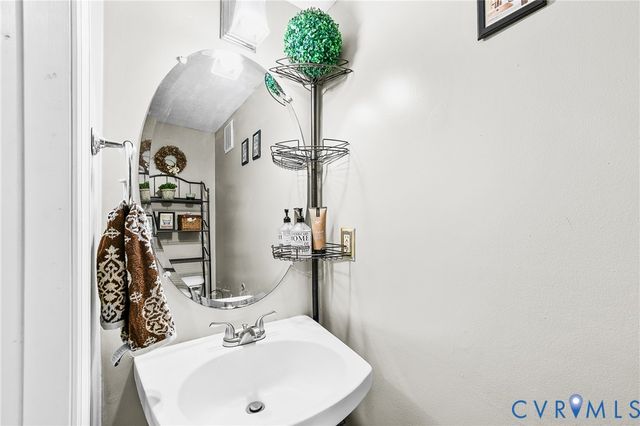 832 Maplegrove Dr, Henrico, VA 23223