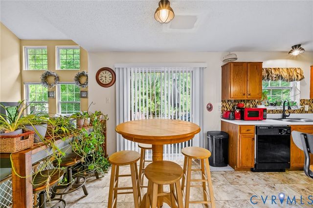 832 Maplegrove Dr, Henrico, VA 23223