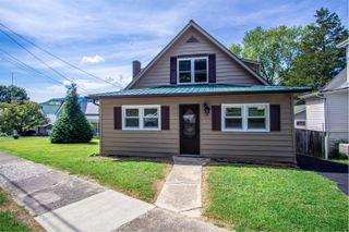 406 Broadway Street, Irvine, KY 40336