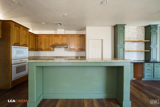 12610 Knights Bridge Place, Bakersfield, CA 93312