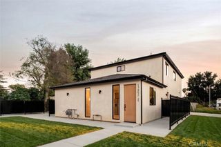 17852 Saticoy Street, Reseda, CA 91335
