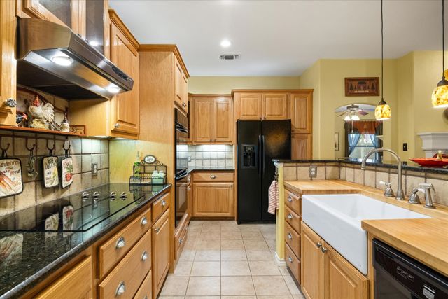 5204 Nueces Court, Granbury, TX 76049