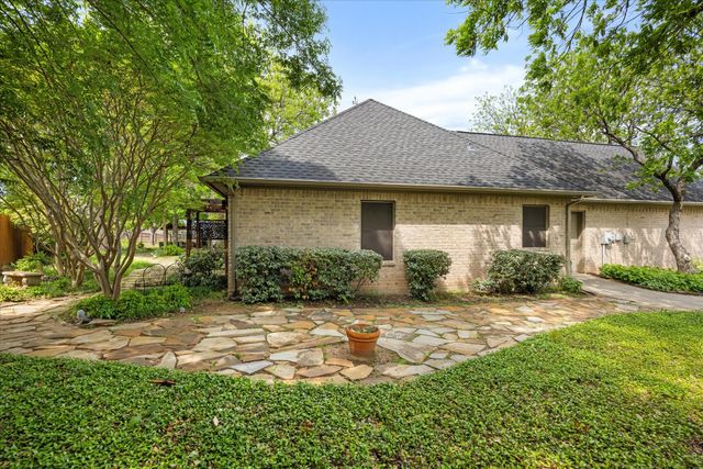 5204 Nueces Court, Granbury, TX 76049