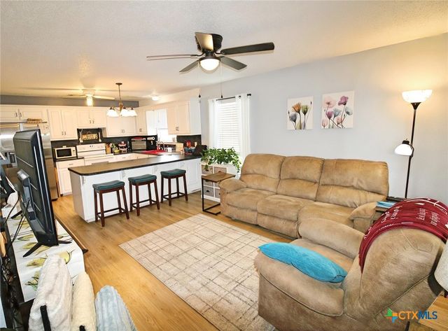 8592 S Lone Star Parkway, Moody, TX 76557
