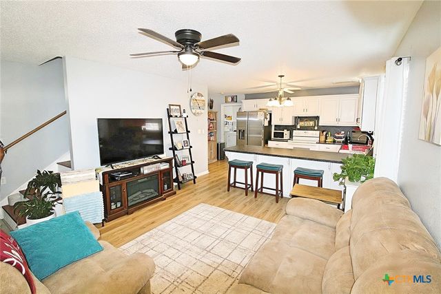8592 S Lone Star Parkway, Moody, TX 76557