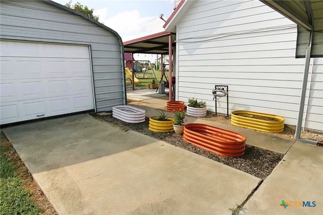 8592 S Lone Star Parkway, Moody, TX 76557