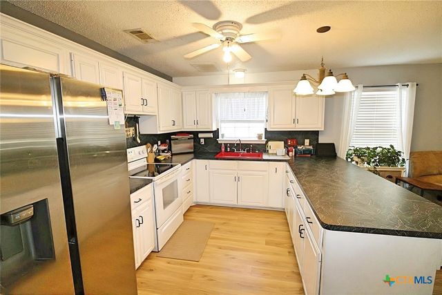 8592 S Lone Star Parkway, Moody, TX 76557