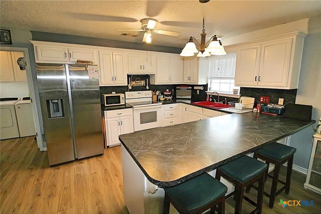 8592 S Lone Star Parkway, Moody, TX 76557