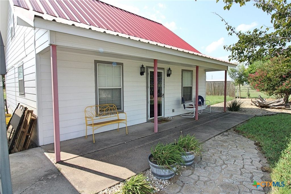 8592 S Lone Star Parkway, Moody, TX 76557