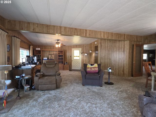 13640 Se HIGHWAY 212 121, Clackamas, OR 97015