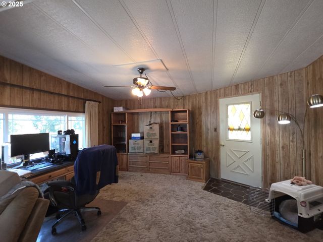 13640 Se HIGHWAY 212 121, Clackamas, OR 97015