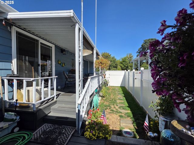 13640 Se HIGHWAY 212 121, Clackamas, OR 97015