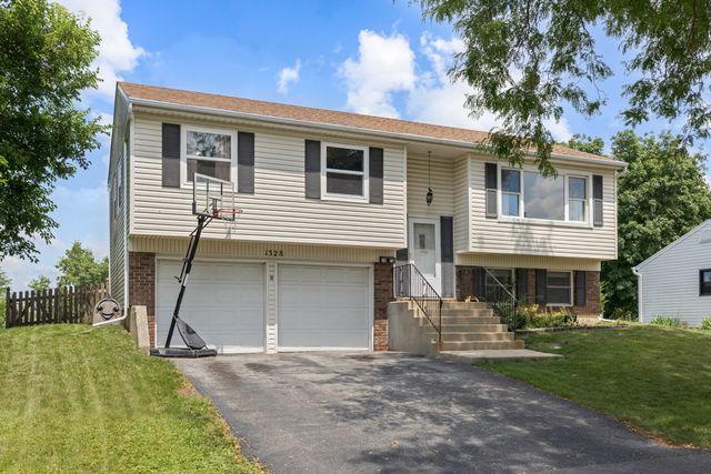 1328 ELMHURST Lane, Schaumburg, IL 60194