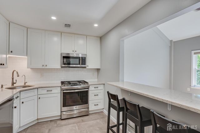50 Central Square Park, Metuchen, NJ 08840