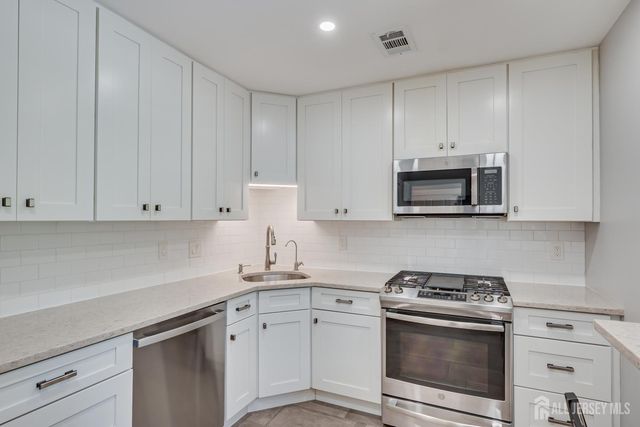 50 Central Square Park, Metuchen, NJ 08840