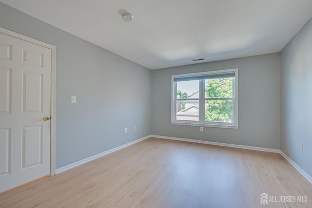 50 Central Square Park, Metuchen, NJ 08840