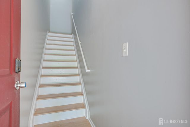 50 Central Square Park, Metuchen, NJ 08840
