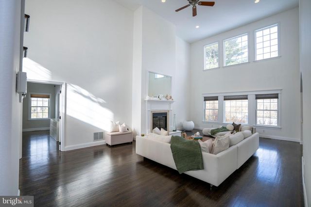 125 OAK POINTE CIR, State College, PA 16801