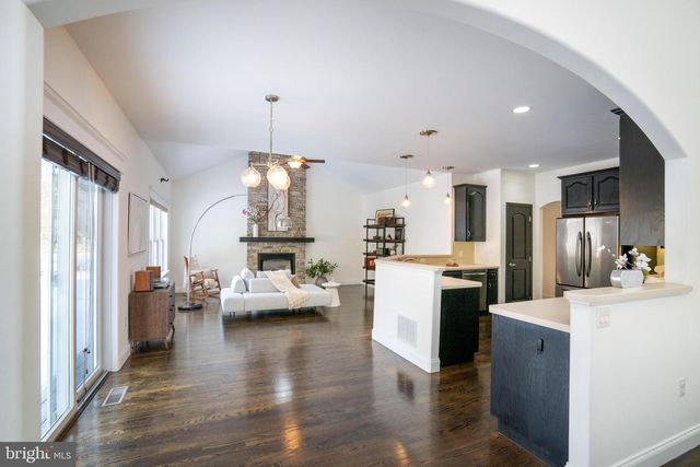 125 OAK POINTE CIR, State College, PA 16801