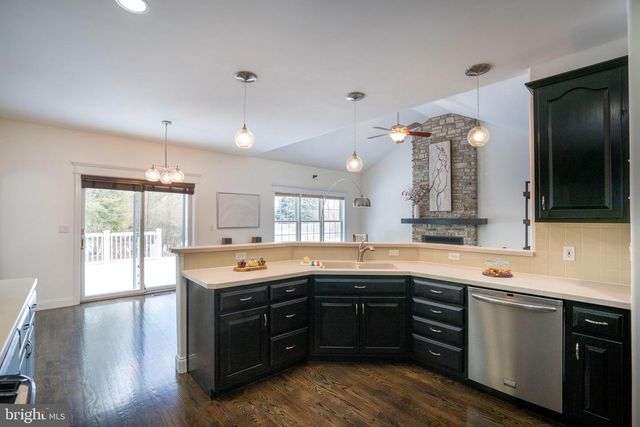 125 OAK POINTE CIR, State College, PA 16801