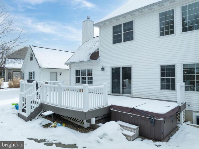 125 OAK POINTE CIR, State College, PA 16801