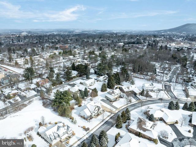 125 OAK POINTE CIR, State College, PA 16801