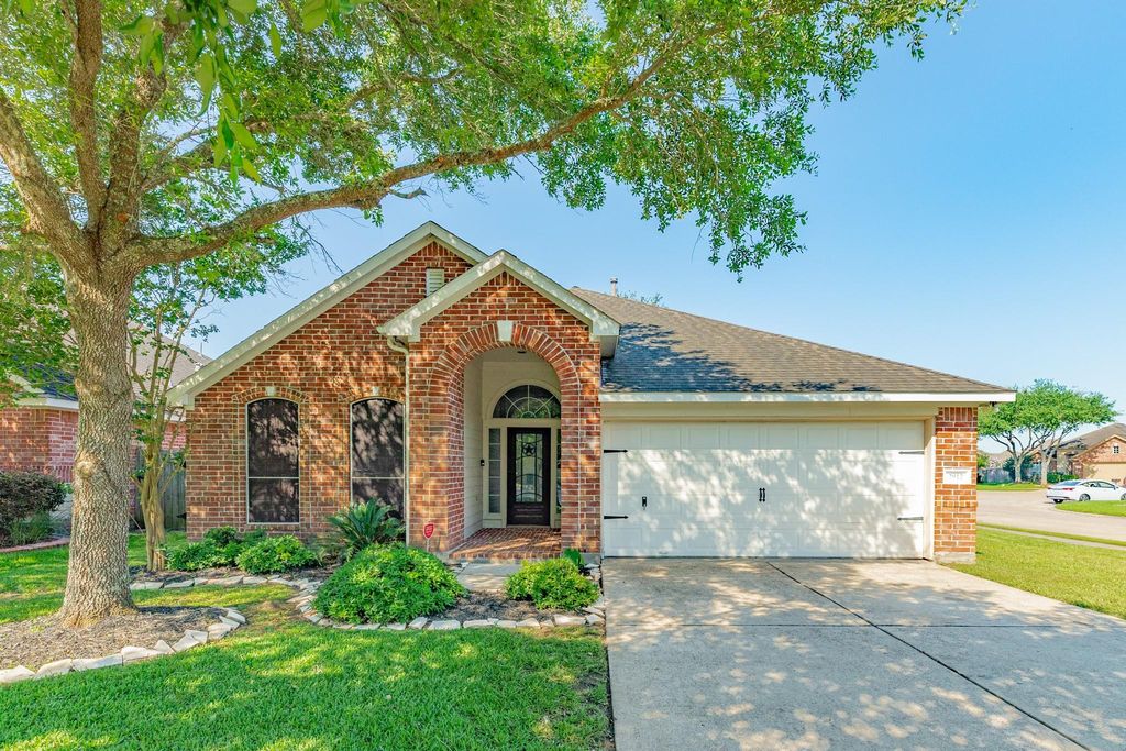 2912 Standing Springs Lane, Dickinson, TX 77539