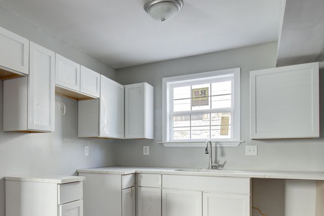 30 Poinsett Street, Charleston, SC 29403