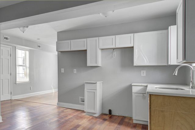 30 Poinsett Street, Charleston, SC 29403