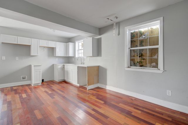 30 Poinsett Street, Charleston, SC 29403