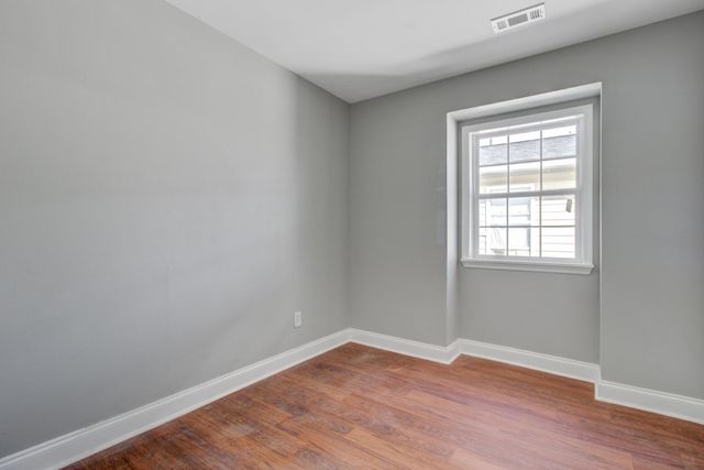 30 Poinsett Street, Charleston, SC 29403