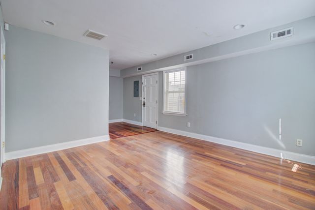 30 Poinsett Street, Charleston, SC 29403