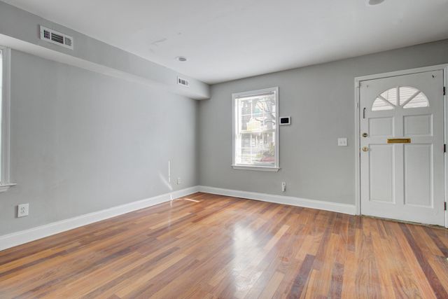 30 Poinsett Street, Charleston, SC 29403