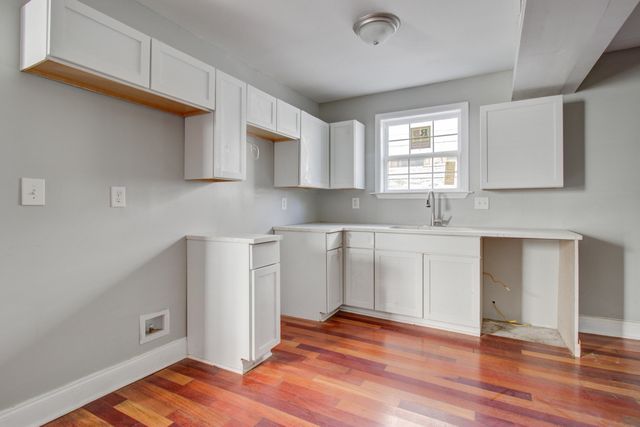 30 Poinsett Street, Charleston, SC 29403