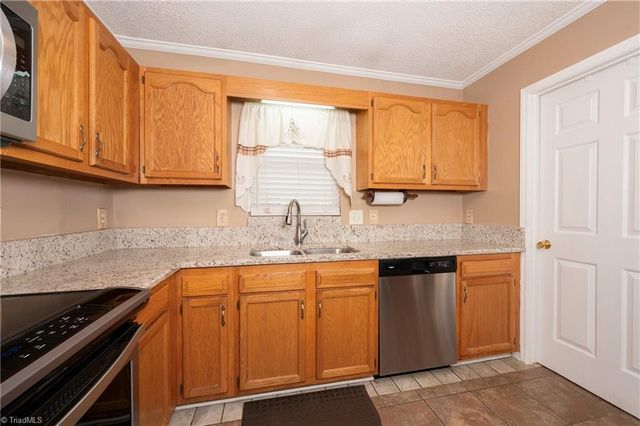 217 Williamsgate Court, Winston-salem, NC 27107
