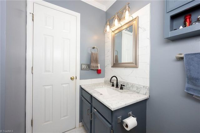 217 Williamsgate Court, Winston-salem, NC 27107