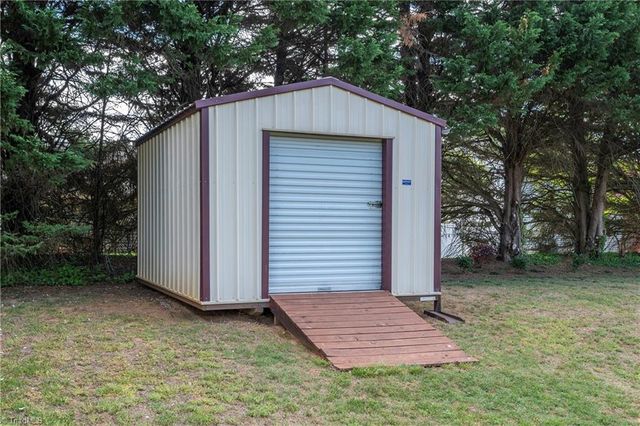 217 Williamsgate Court, Winston-salem, NC 27107