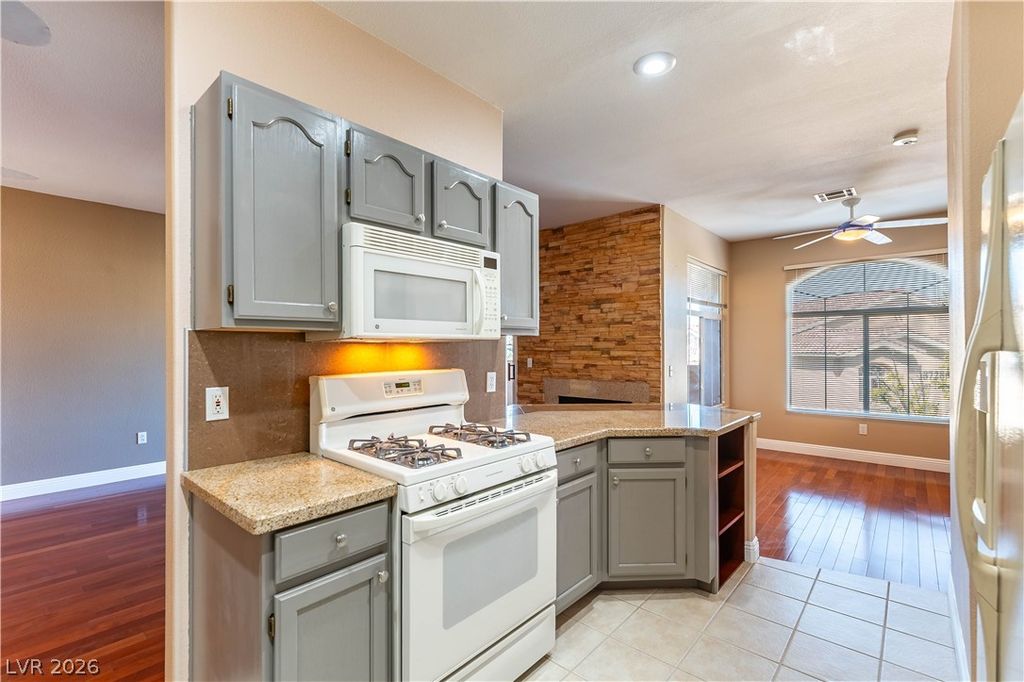 Image 10 of property listing at 1605 Crimson Hills Drive 203, Las Vegas, NV 89128