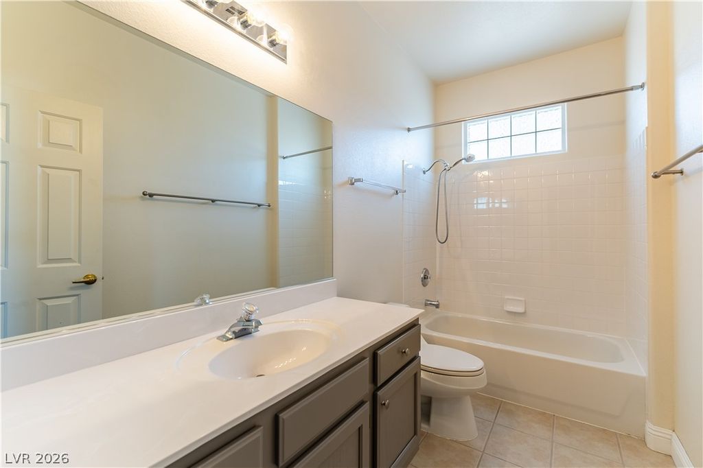 Image 15 of property listing at 1605 Crimson Hills Drive 203, Las Vegas, NV 89128