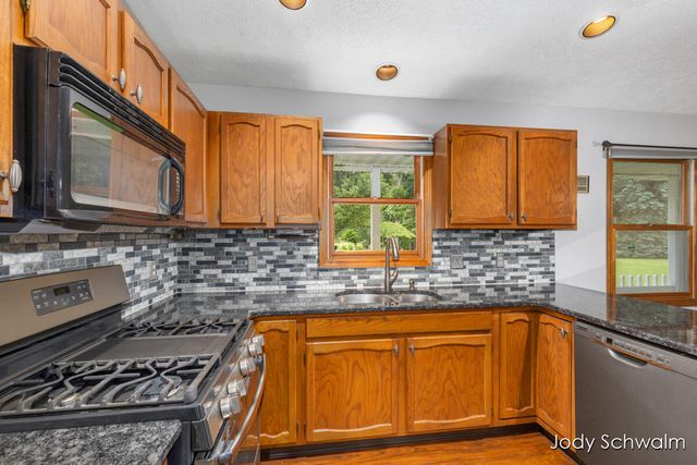 2223 Maguire Avenue NE, Grand Rapids, MI 49525
