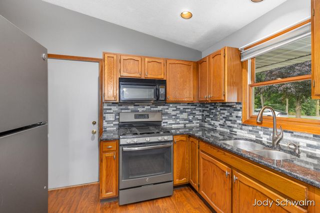 2223 Maguire Avenue NE, Grand Rapids, MI 49525