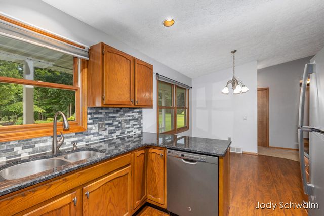 2223 Maguire Avenue NE, Grand Rapids, MI 49525