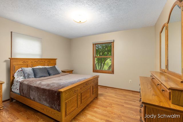 2223 Maguire Avenue NE, Grand Rapids, MI 49525
