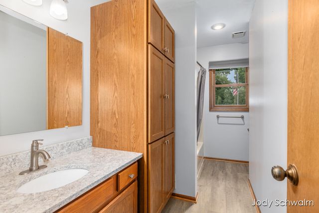 2223 Maguire Avenue NE, Grand Rapids, MI 49525