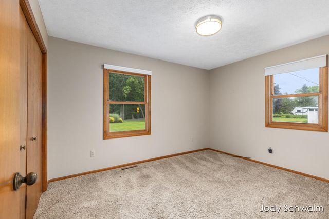 2223 Maguire Avenue NE, Grand Rapids, MI 49525