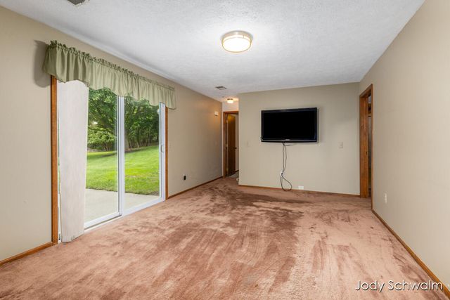 2223 Maguire Avenue NE, Grand Rapids, MI 49525