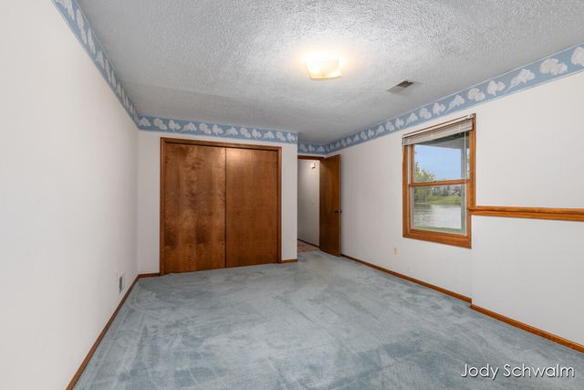2223 Maguire Avenue NE, Grand Rapids, MI 49525