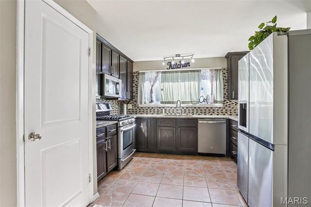 117 Old Oaks Drive, Ballwin, MO 63011